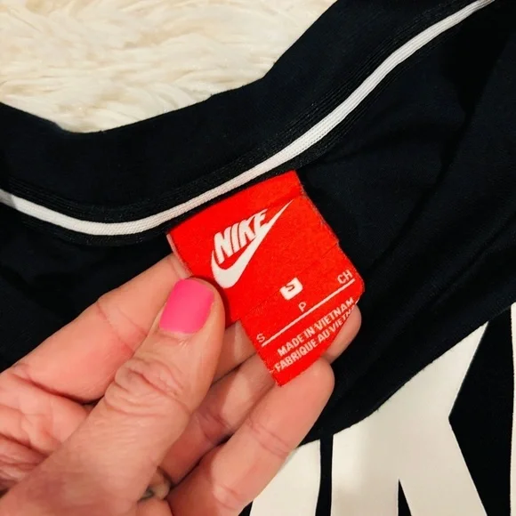 Nike cropped Futura logo t-shirt in black Woman’s size Small - Picture 7 of 12